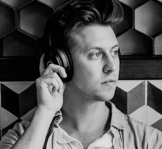 A fine man using an headphone